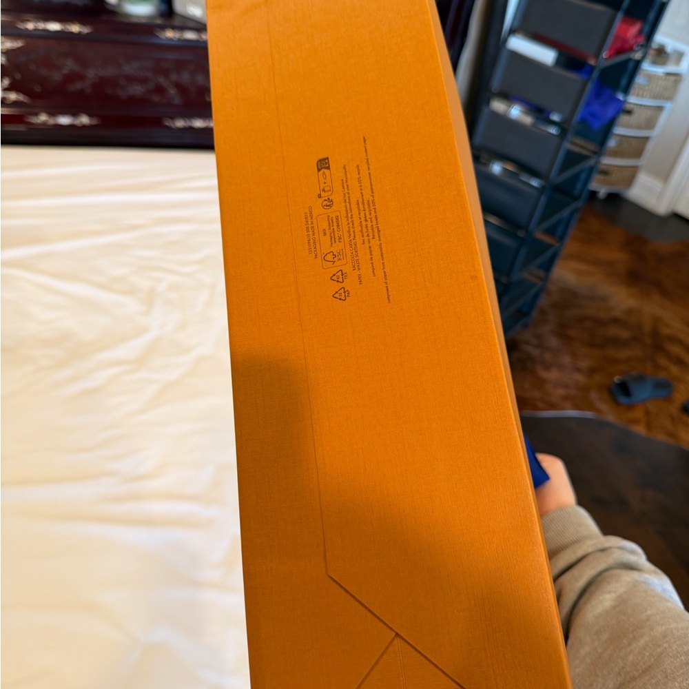 Louis Vuitton Gift Bag - Picture 3 of 9